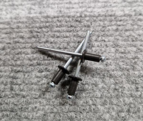 Farebné nity 4,2x6mm 8ks v balení 4