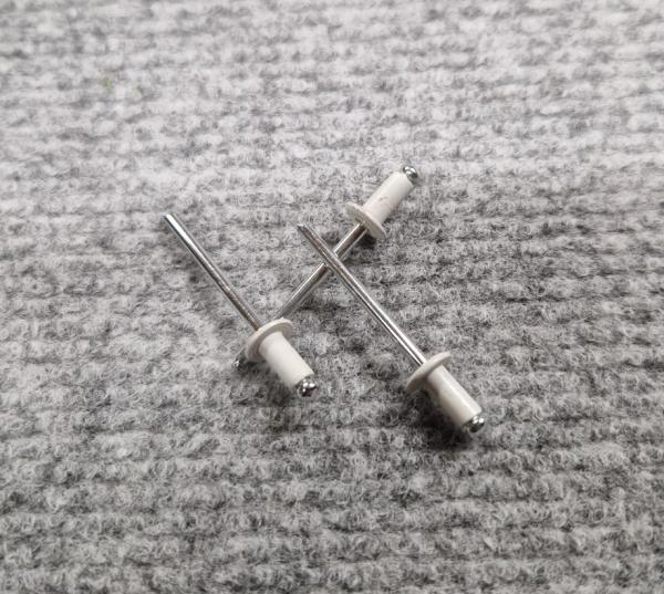 Farebné nity 4,2x6mm 8ks v balení 1