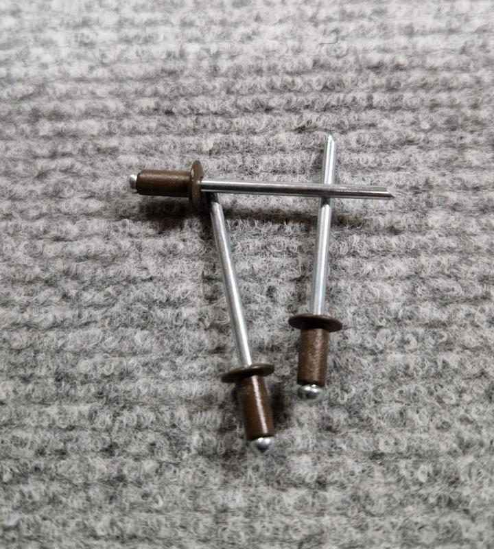 Farebné nity 4,2x6mm 8ks v balení 2